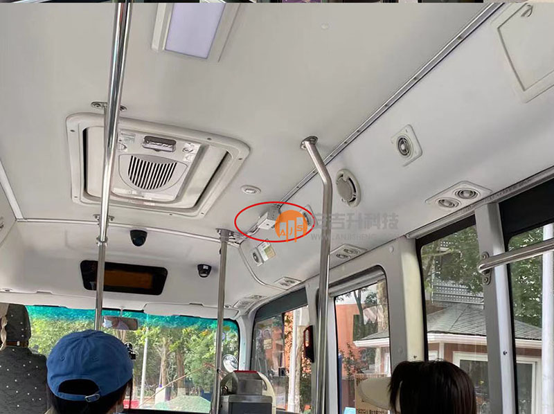 清华大学校车采用我司车载客流统计系统(图4) 清华校车3.jpg